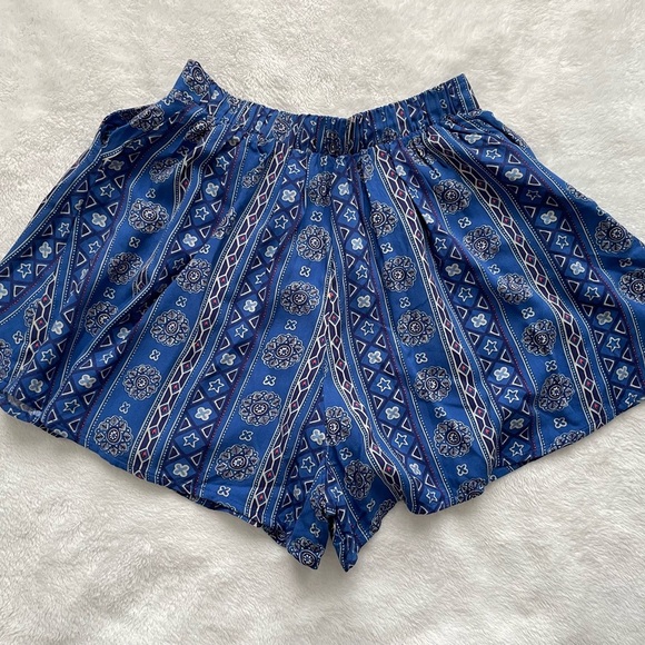 Hollister size small geometric tribal shorts - Picture 5 of 6